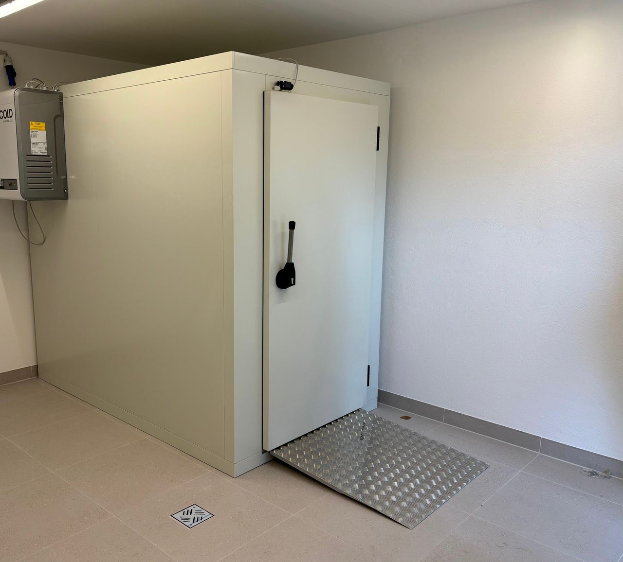 Leichenkühlzelle LKZ 1/2 mit Boden