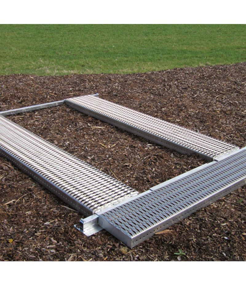 Garnitur mit 300 mm breiten Längsrosten