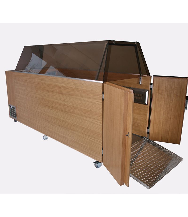 Aufbahrungs-Kühlvitrine zur Aufnahme eines Bahrwagens samt Sarg