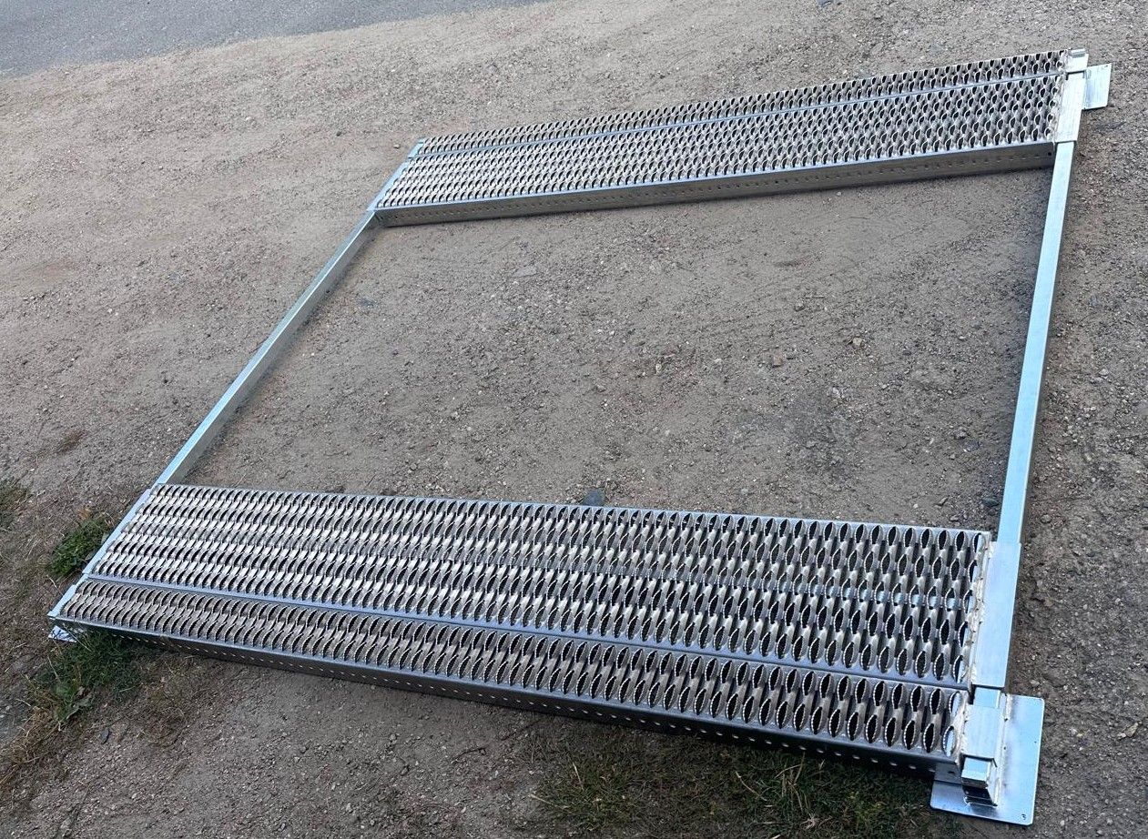 Garnitur mit 300 mm breiten Längsrosten