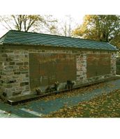 Urnenfachelement „Quader“, grauer Sichtbeton