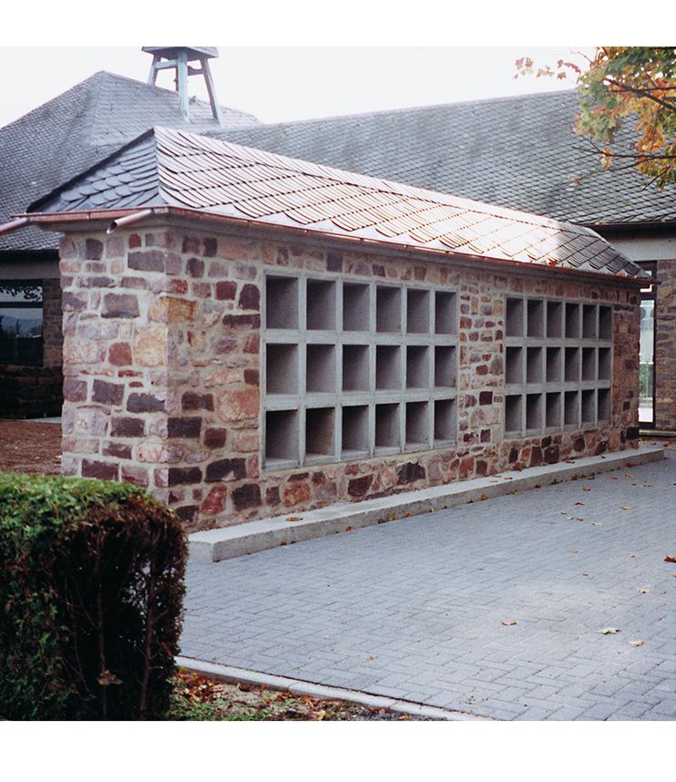 Urnenfachelement „Quader“, grauer Sichtbeton